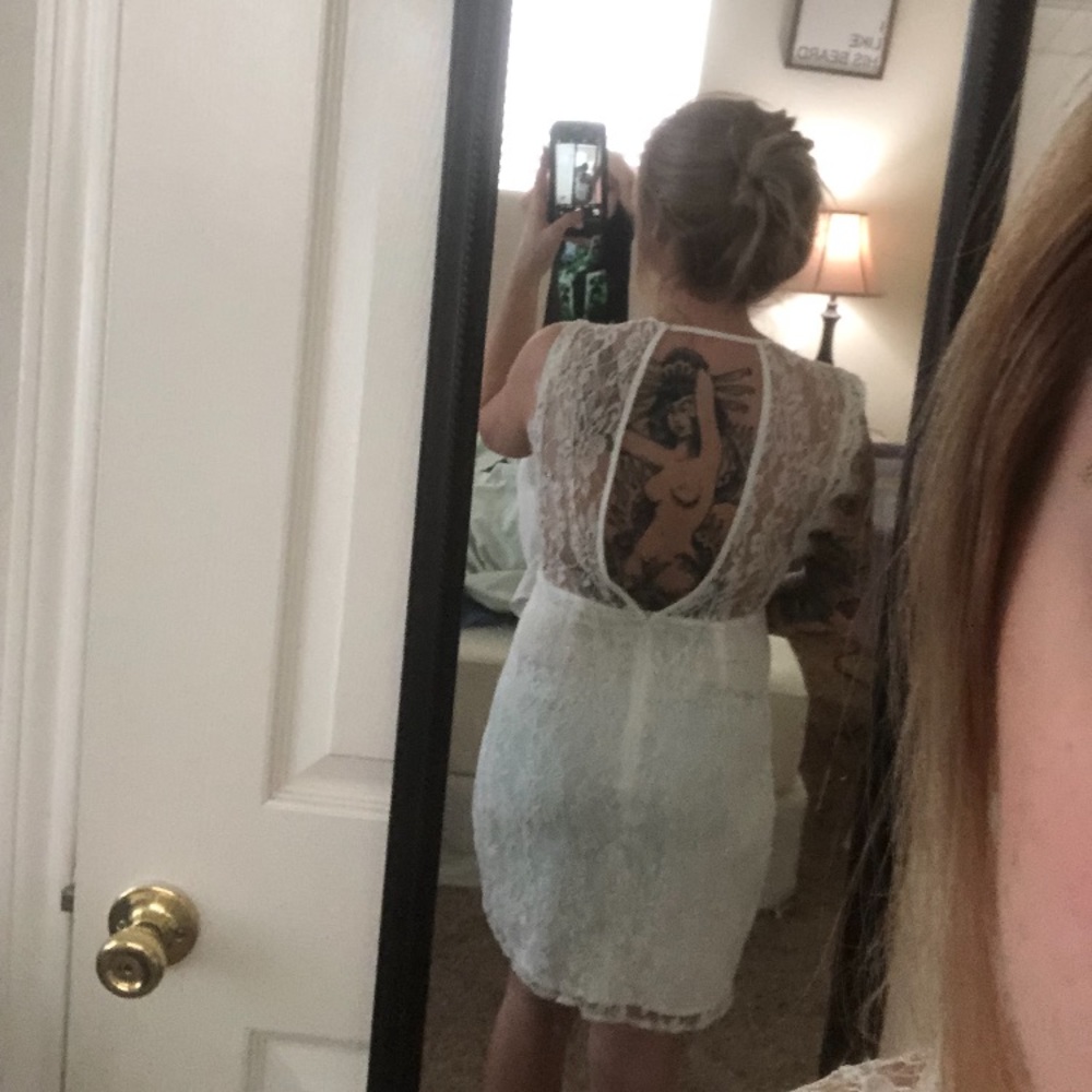 Lace dress - Picture 4 of 4